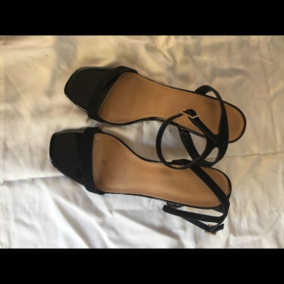 Black strappy heels - Picture 3 of 3